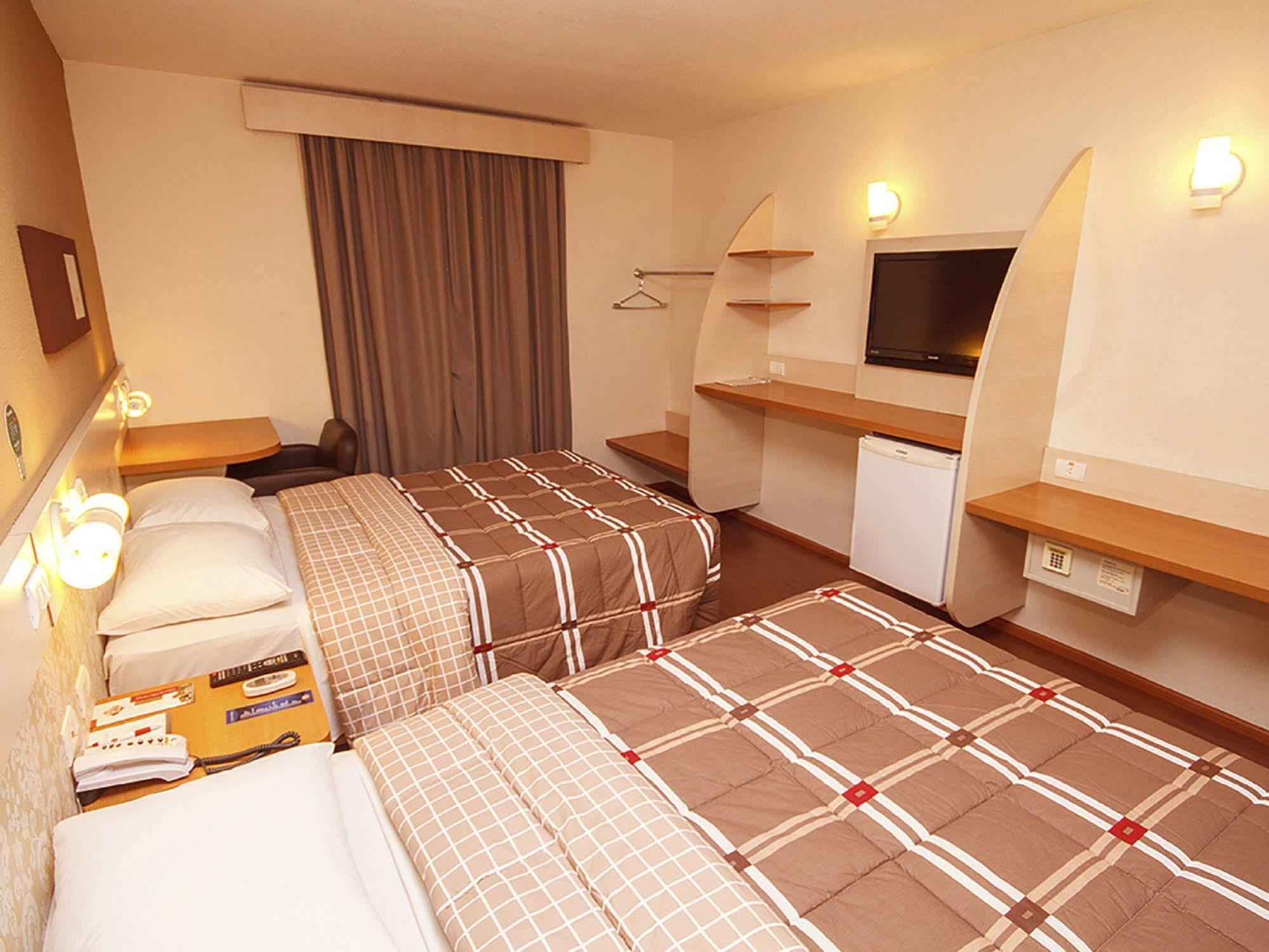 Hotel 10 Joinville Buitenkant foto