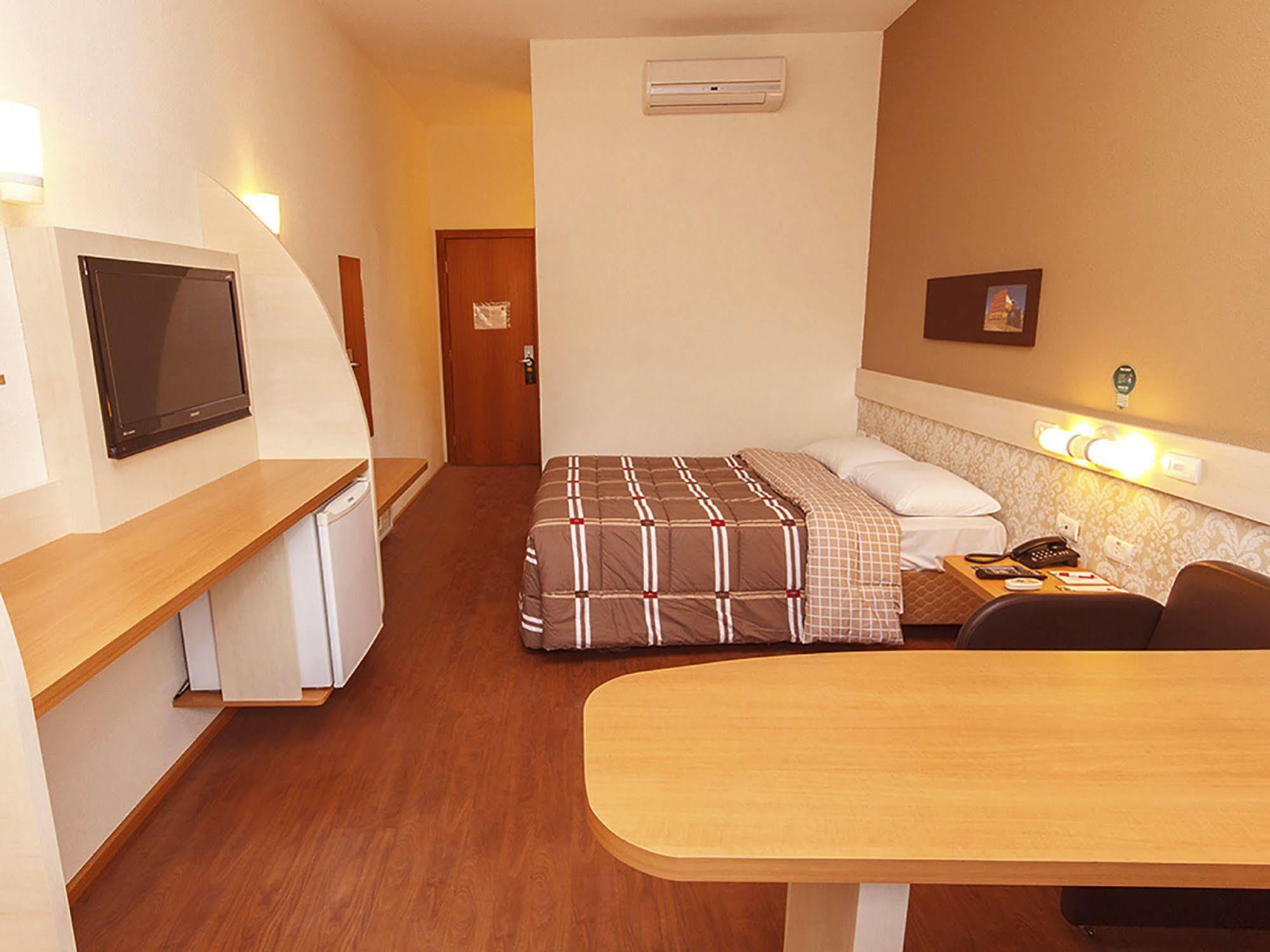 Hotel 10 Joinville Buitenkant foto